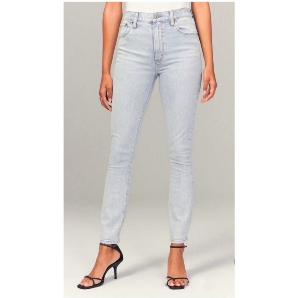 22s/36 Abercrombie & Fitch Light Wash Skinny Jeans High Rise 
CurveLove